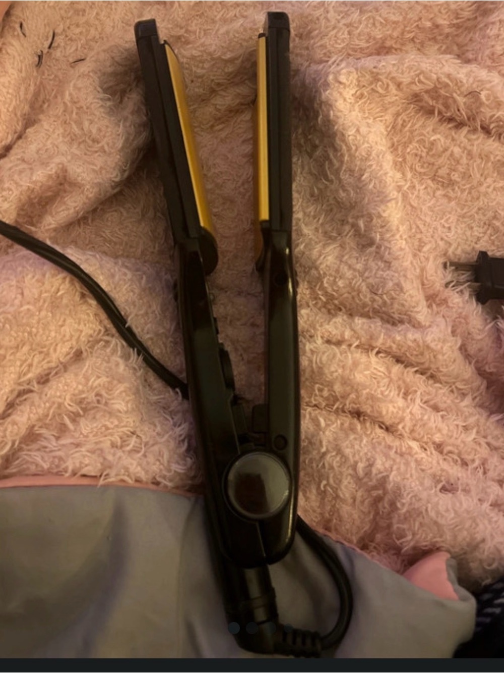 Black Hair Straightener with Gold Plates